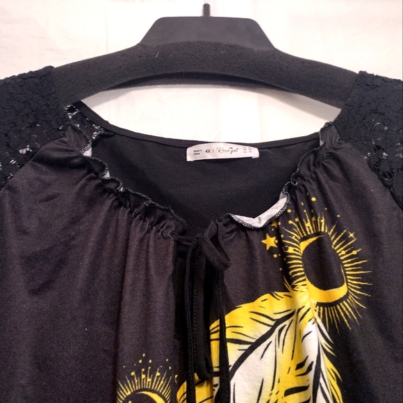 Plus Size feather T-shirt - Picture 4 of 4